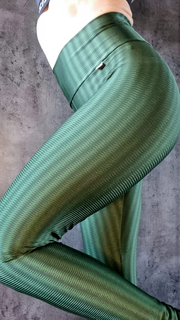 Elegant leggings in shiny Green